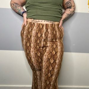❌SOLD❌Plus Size Snake Print Pants